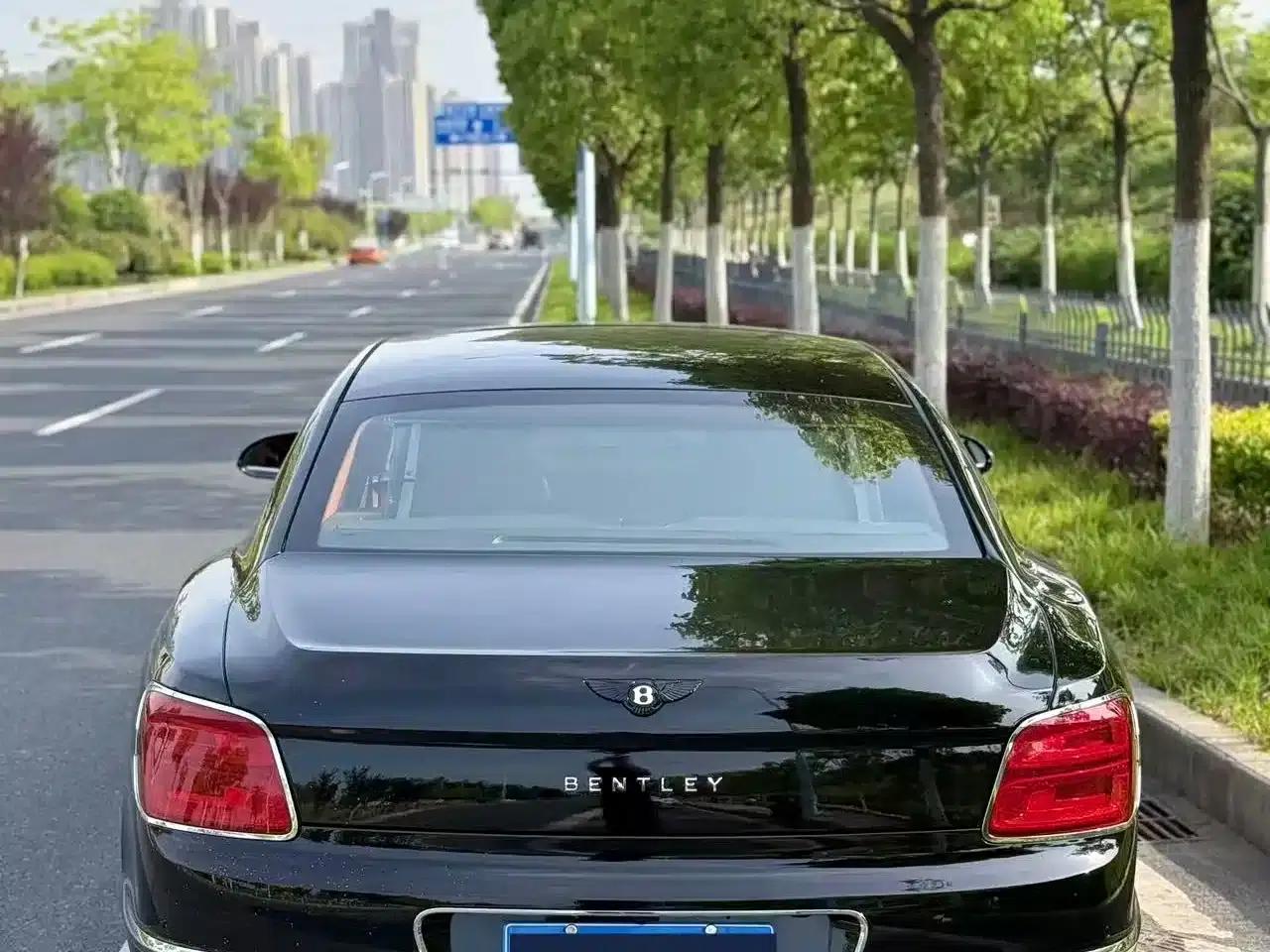 Flying Spur 2021 4.0T V8 Standard Edition — миниатюра 4