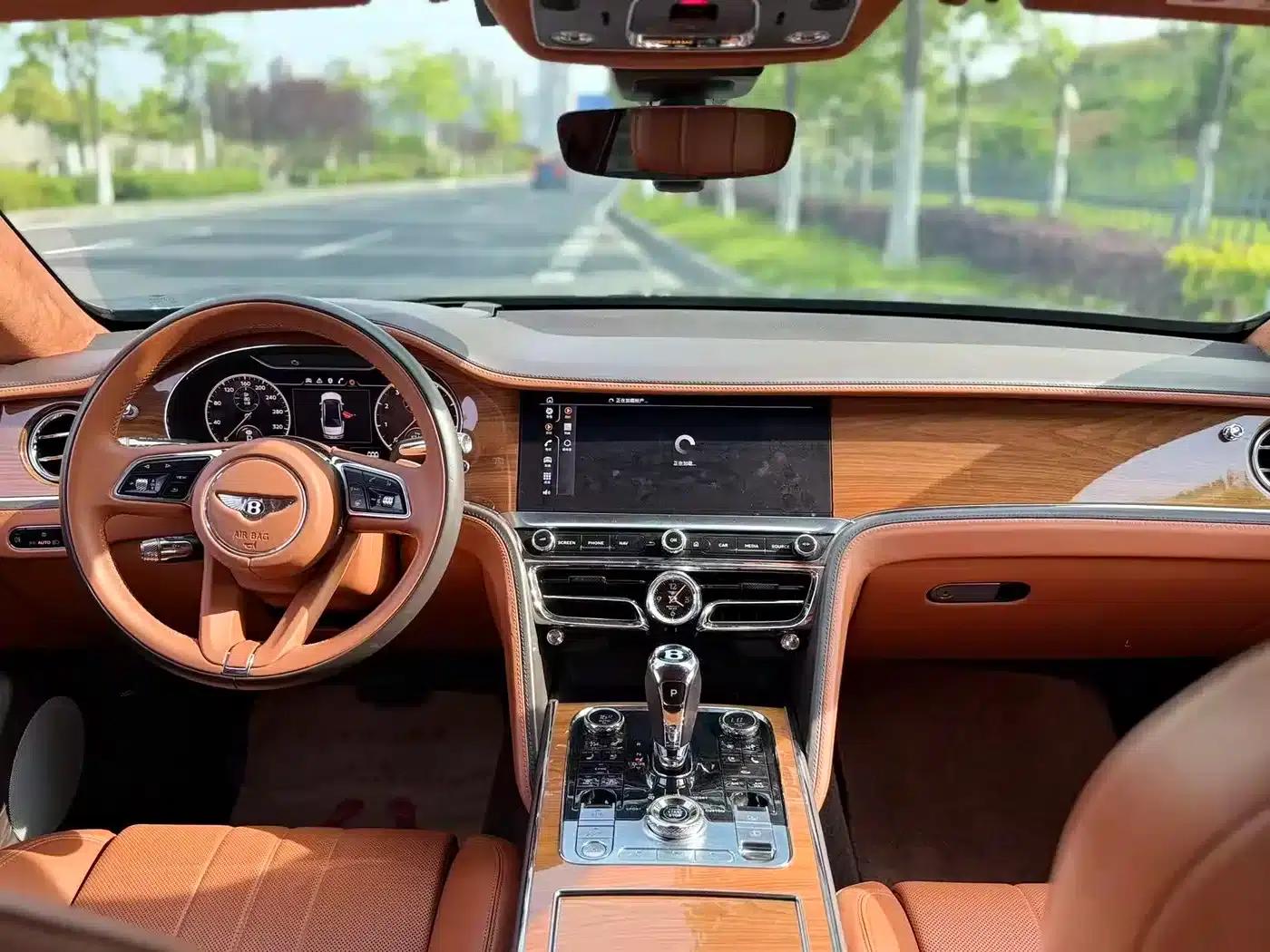 Flying Spur 2021 4.0T V8 Standard Edition — миниатюра 8