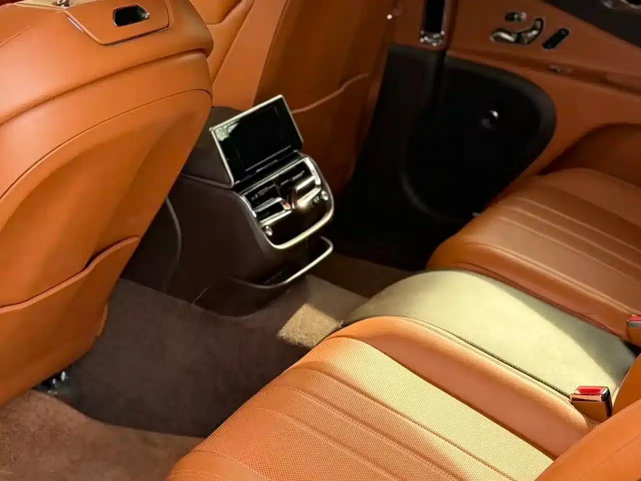 Flying Spur 2021 4.0T V8 Standard Edition — миниатюра 9