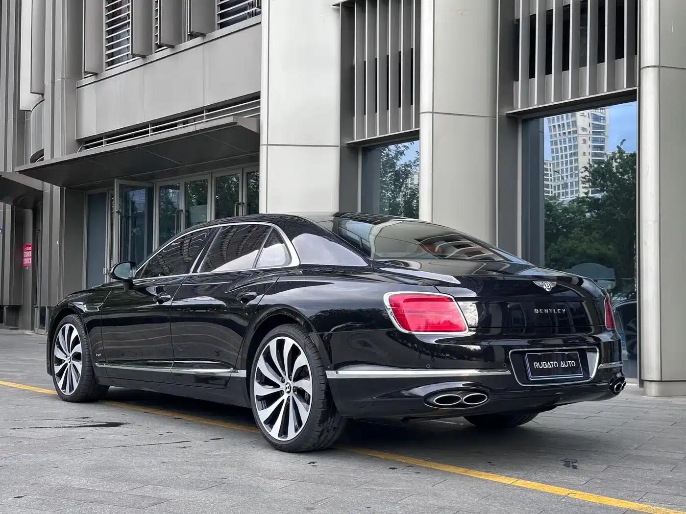 Flying Spur 2021 4.0T V8 Standard Edition — миниатюра 4