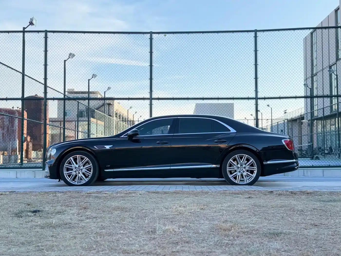 Flying Spur 2021 4.0T V8 Standard Edition — миниатюра 3