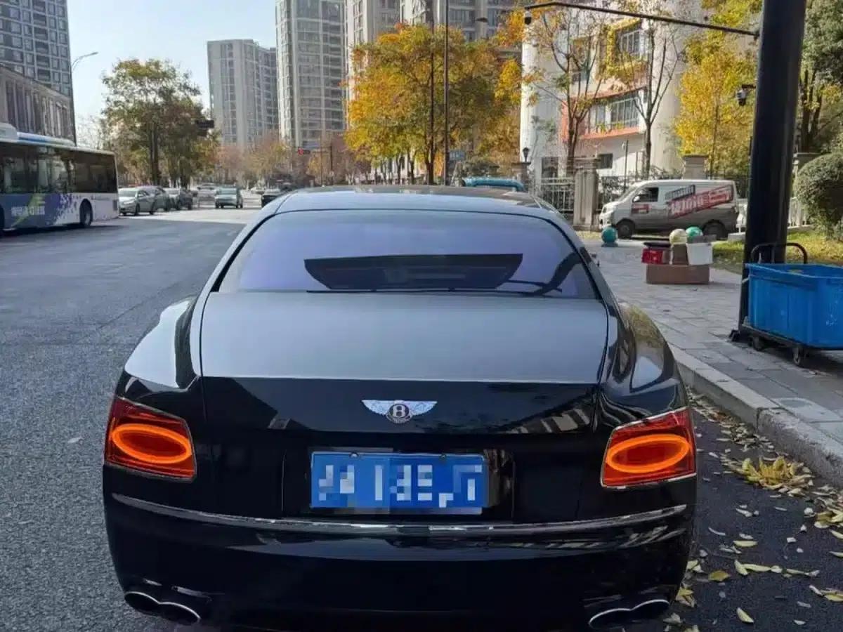 2017 Flying Spur 4.0T V8 Standard Edition — миниатюра 2
