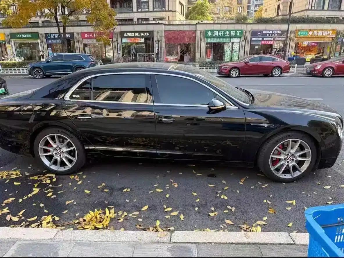 2017 Flying Spur 4.0T V8 Standard Edition — миниатюра 3