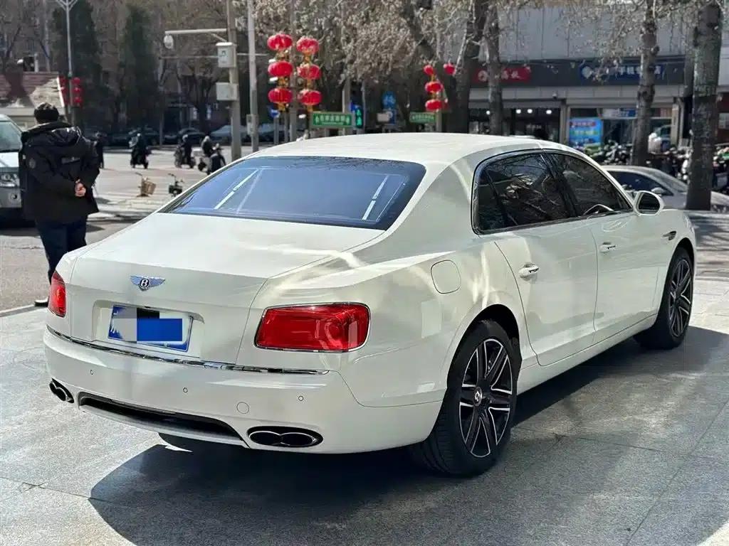 2016 Flying Spur 4.0T V8 Standard Edition — миниатюра 2