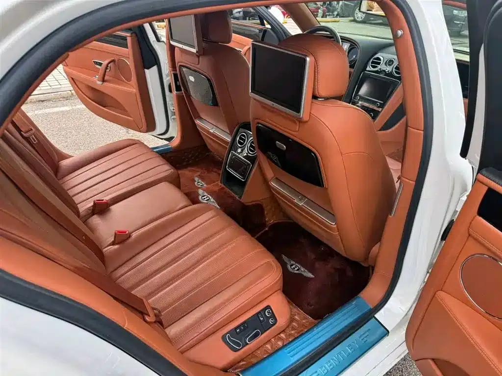 2016 Flying Spur 4.0T V8 Standard Edition — миниатюра 11
