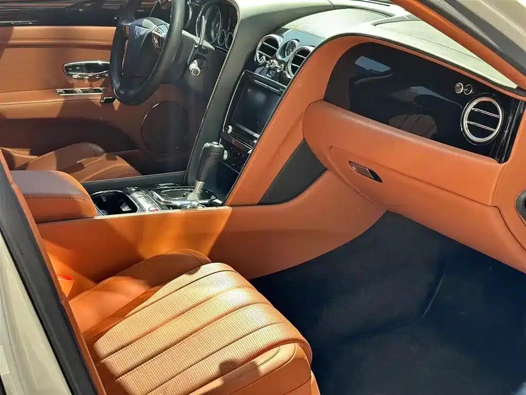 2016 Flying Spur 4.0T V8 Standard Edition — миниатюра 15