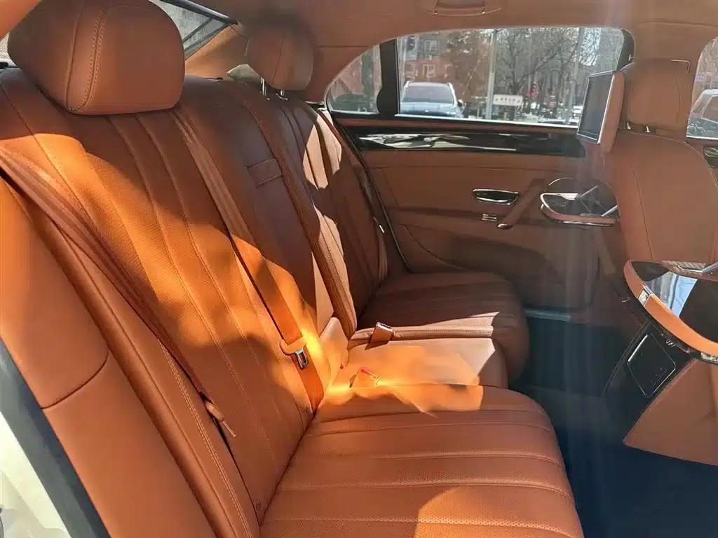 2016 Flying Spur 4.0T V8 Standard Edition — миниатюра 16