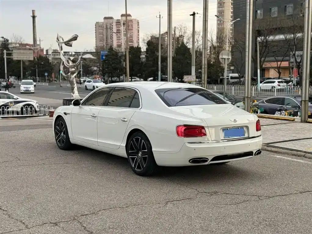 2016 Flying Spur 4.0T V8 Standard Edition — миниатюра 3