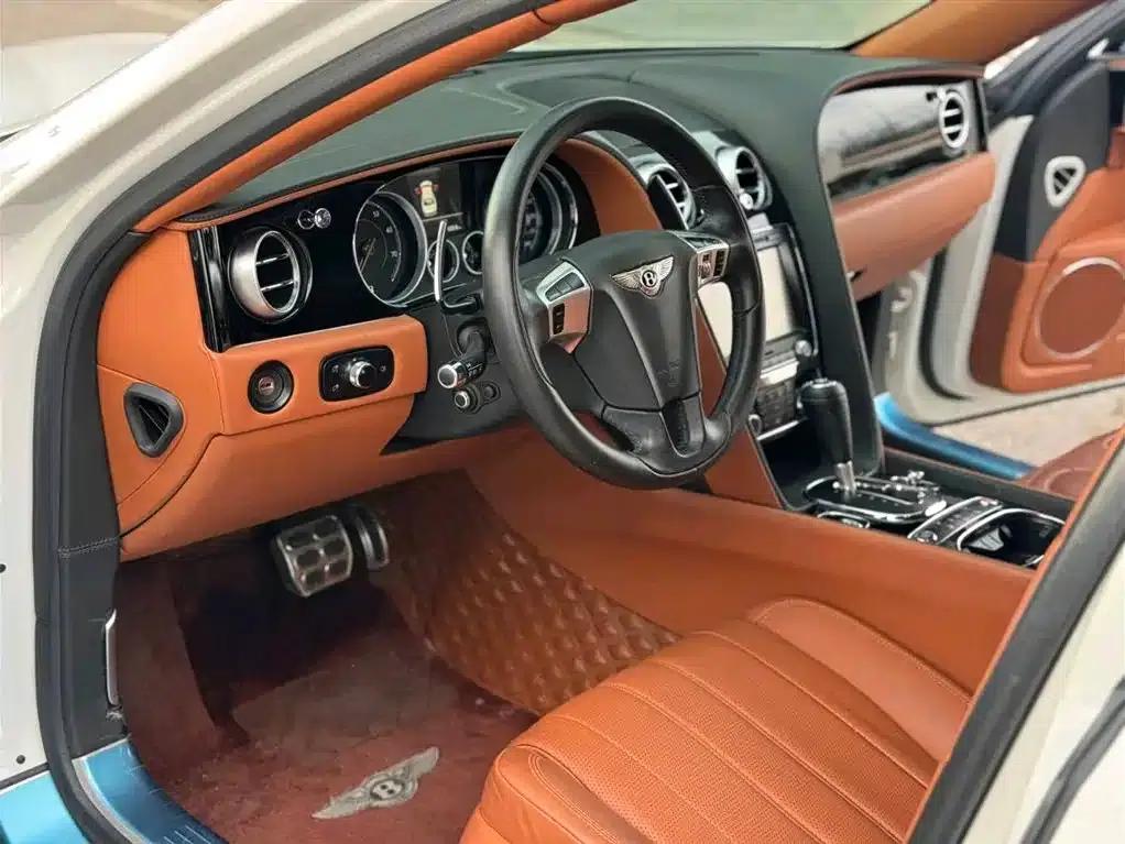 2016 Flying Spur 4.0T V8 Standard Edition — миниатюра 5