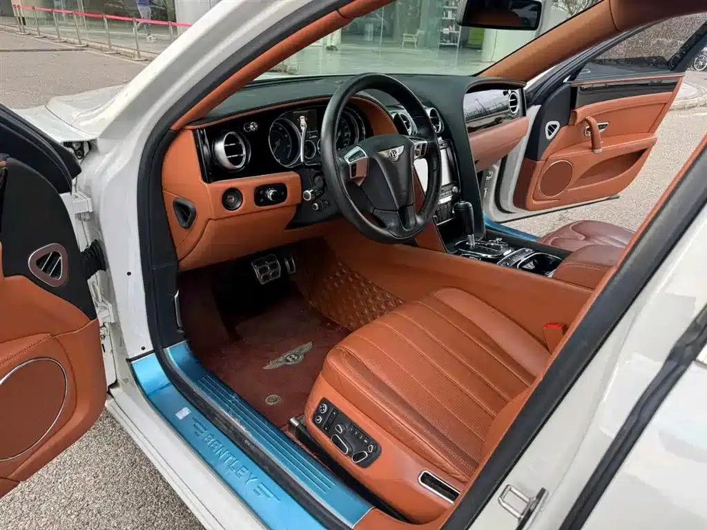 2016 Flying Spur 4.0T V8 Standard Edition — миниатюра 7