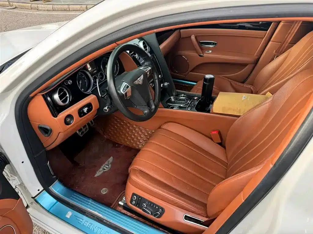2016 Flying Spur 4.0T V8 Standard Edition — миниатюра 9