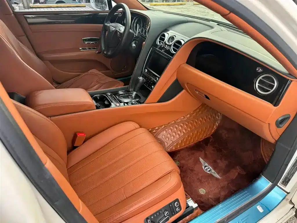 2016 Flying Spur 4.0T V8 Standard Edition — миниатюра 10