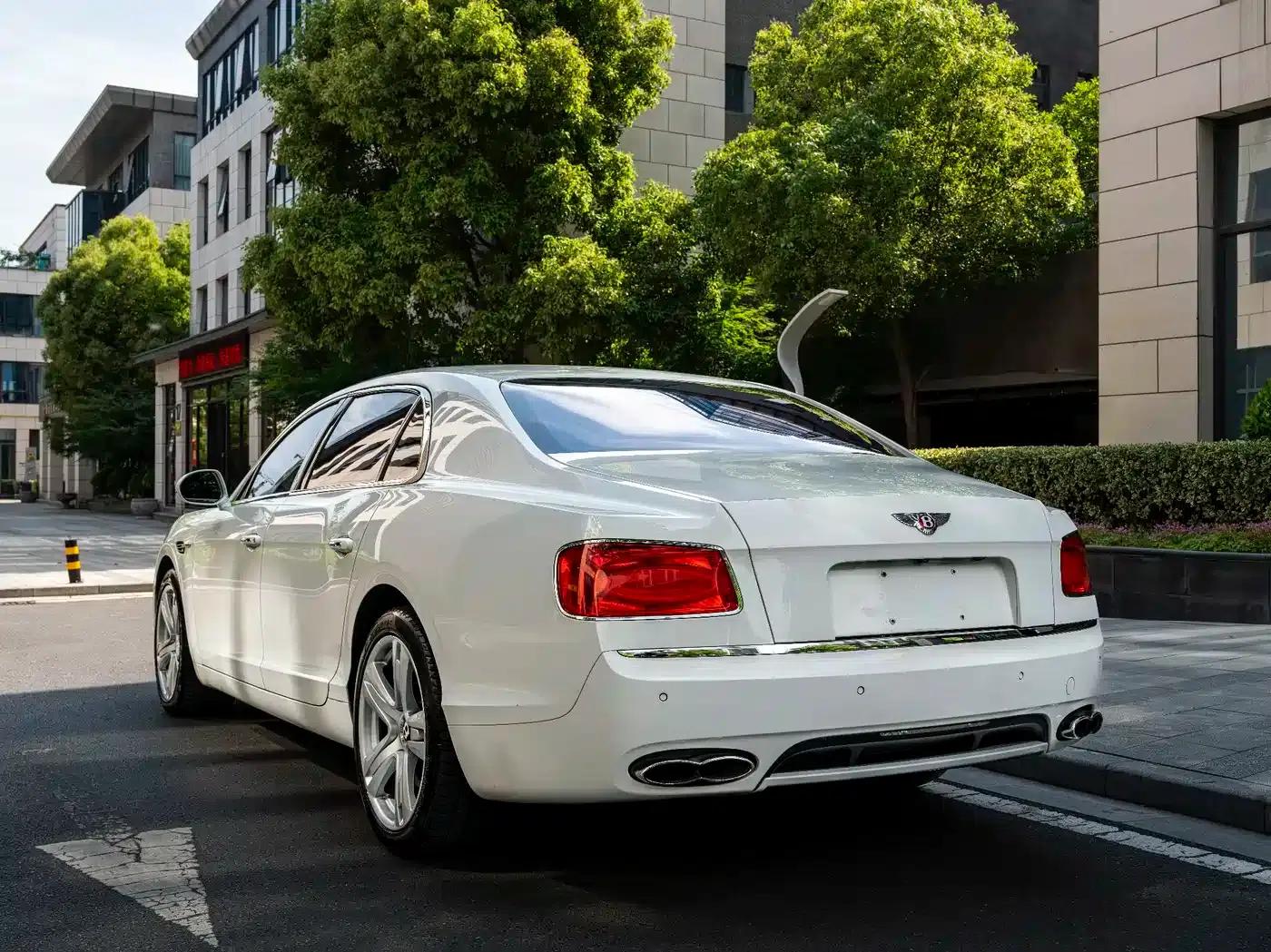 2014 Flying Spur 4.0T V8 Premium Edition — миниатюра 11