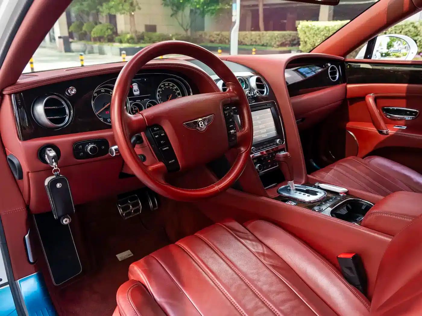 2014 Flying Spur 4.0T V8 Premium Edition — миниатюра 5