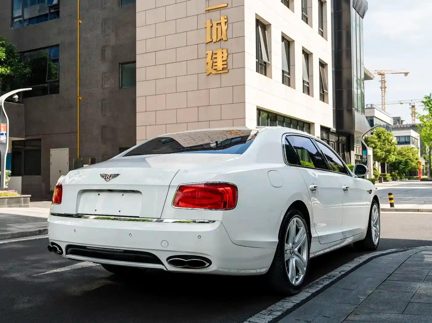 2014 Flying Spur 4.0T V8 Premium Edition — миниатюра 9