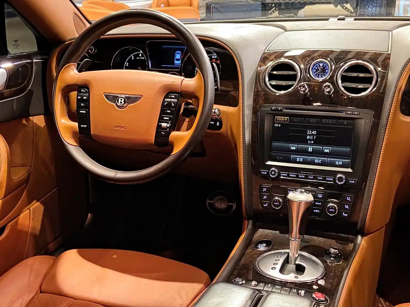2010 Flying Spur 6.0T Four-Seater — миниатюра 16