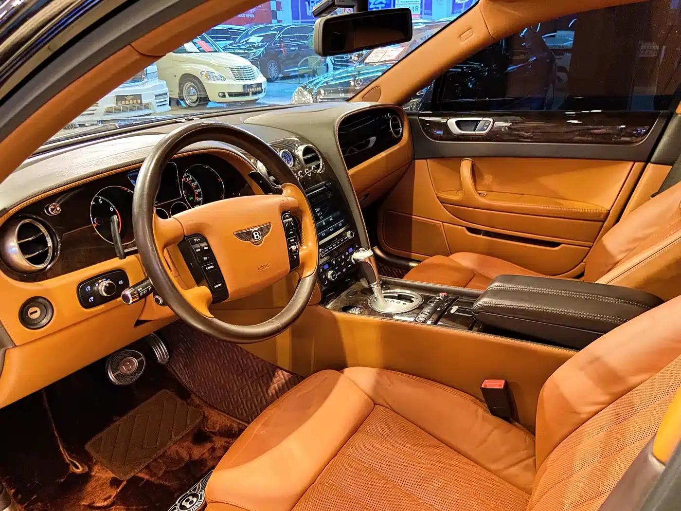2010 Flying Spur 6.0T Four-Seater — миниатюра 18