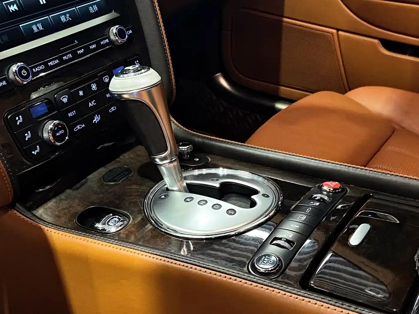 2010 Flying Spur 6.0T Four-Seater — миниатюра 23