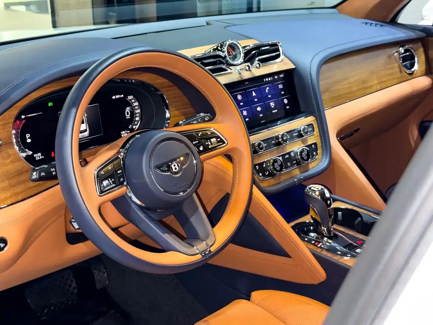 Bentayga 2024 4.0T V8 — миниатюра 11