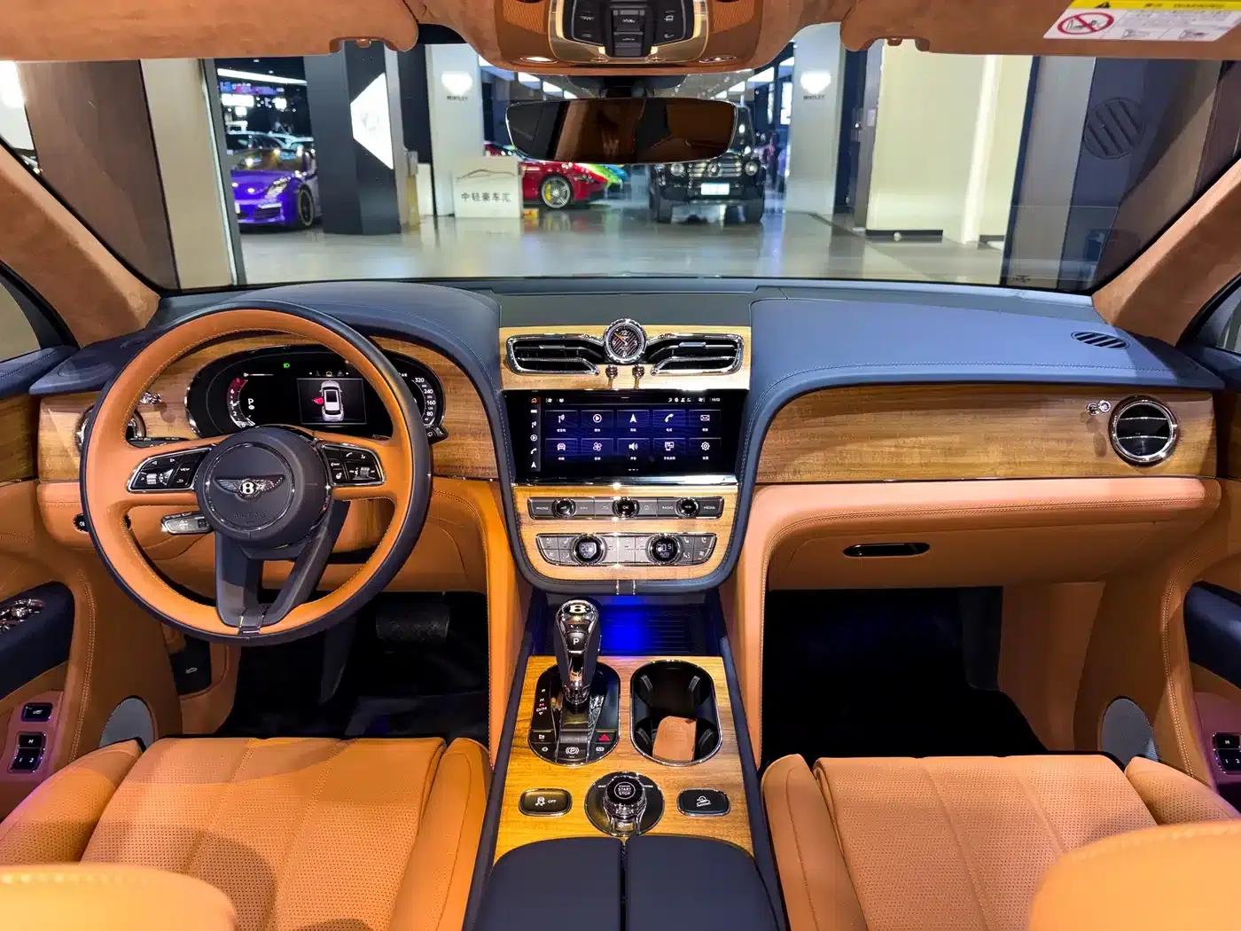 Bentayga 2024 4.0T V8 — миниатюра 17