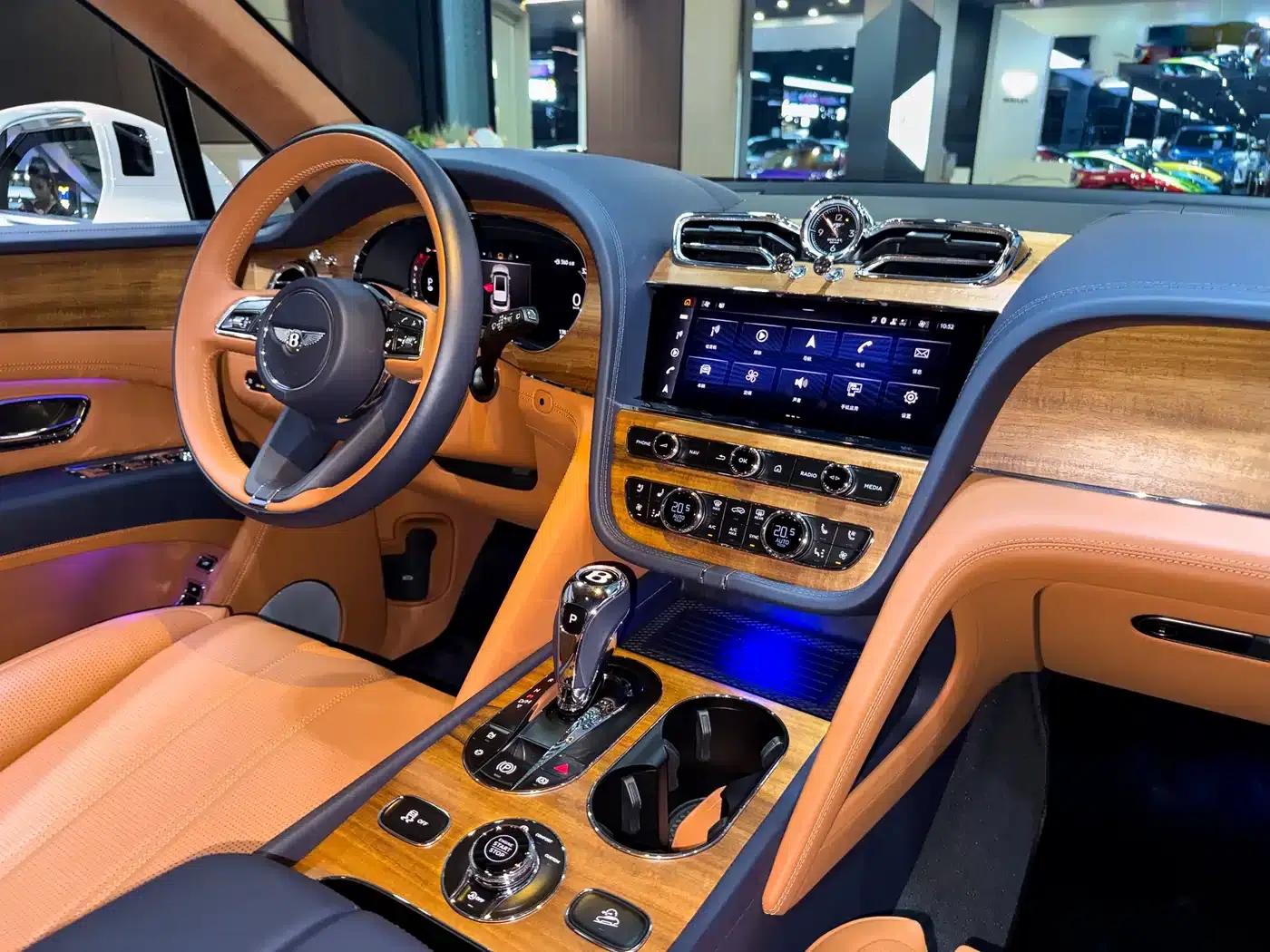 Bentayga 2024 4.0T V8 — миниатюра 18