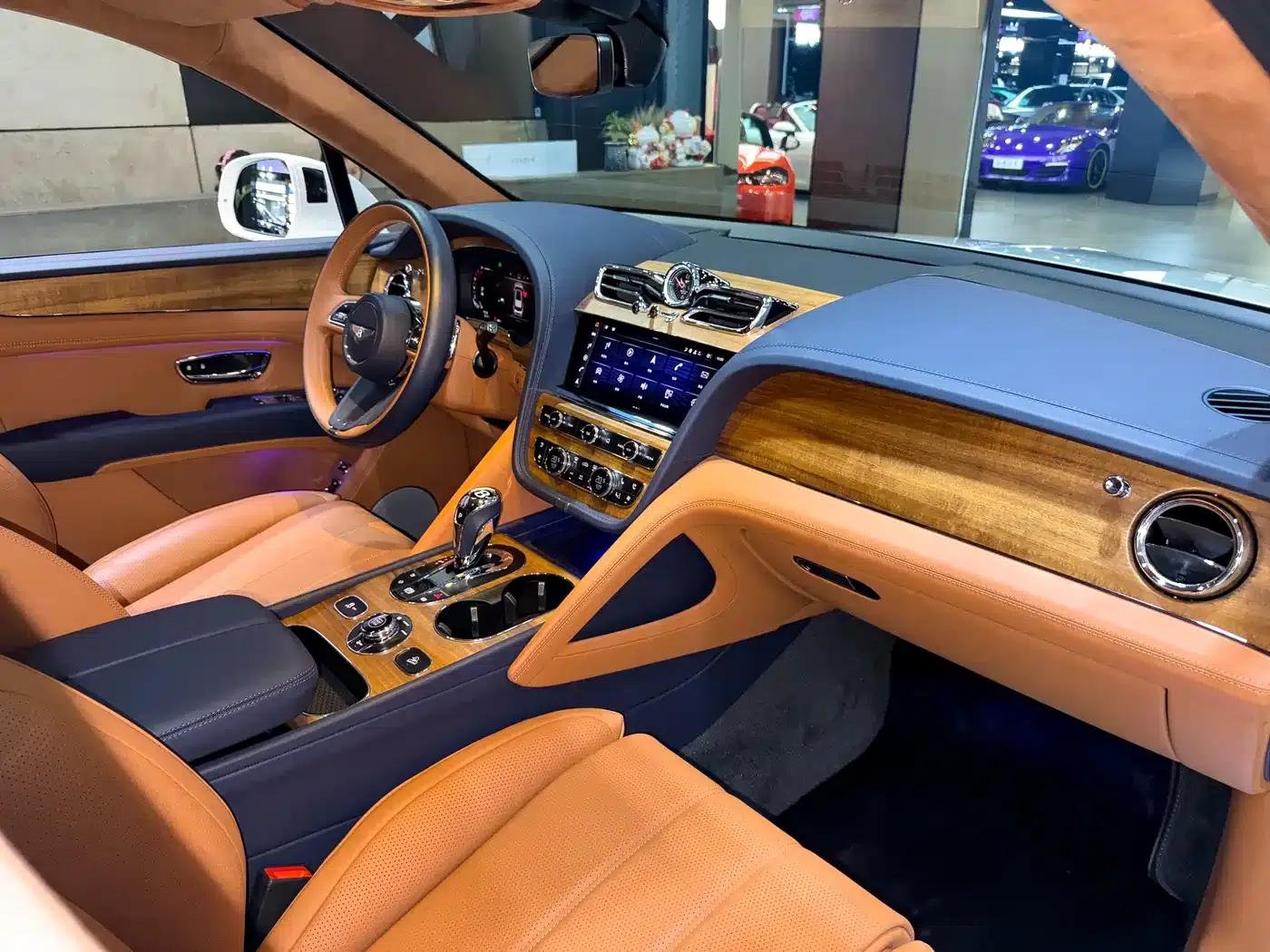Bentayga 2024 4.0T V8 — миниатюра 22