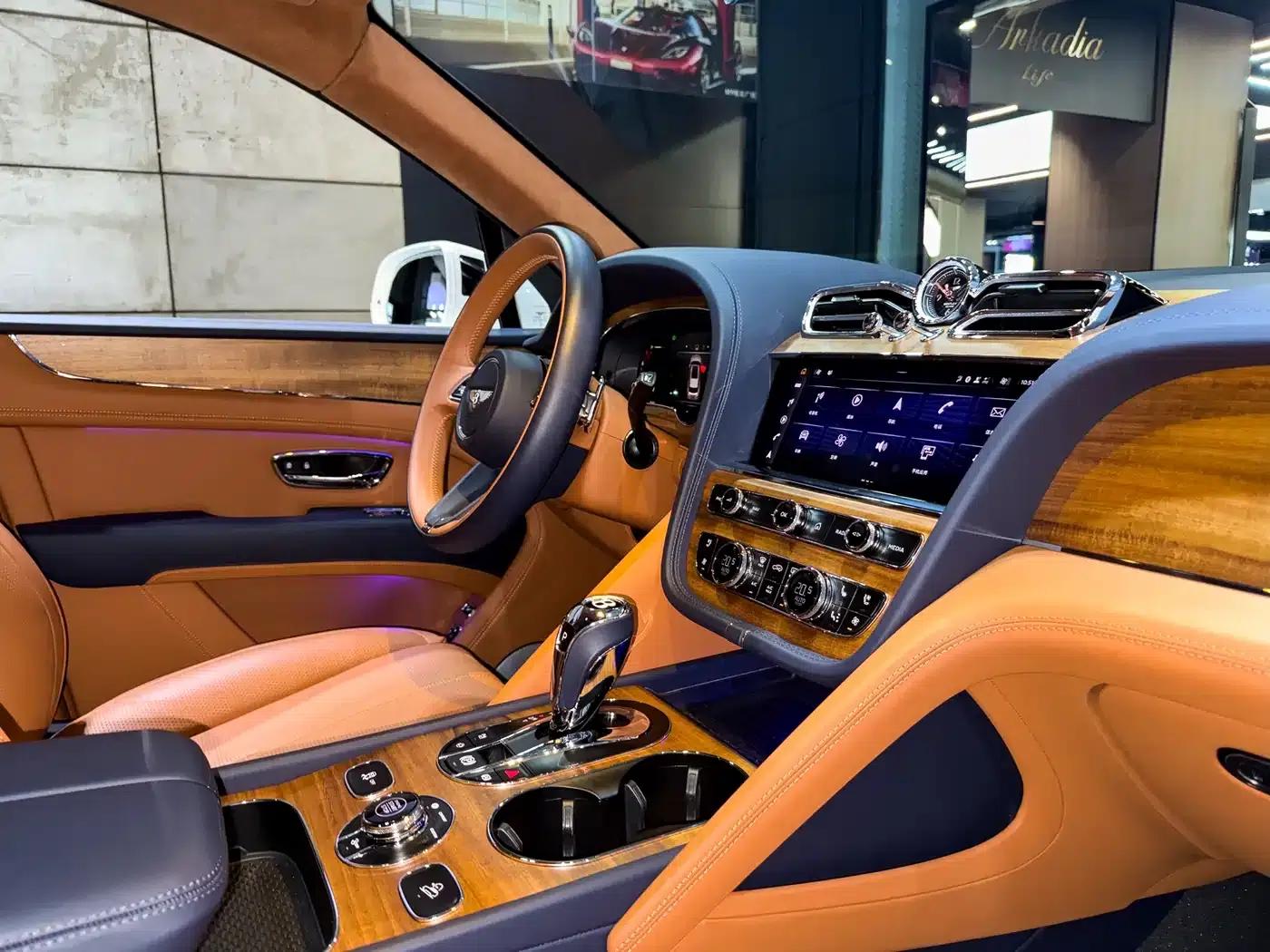 Bentayga 2024 4.0T V8 — миниатюра 23