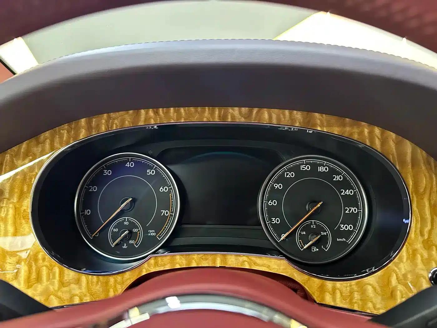 Bentayga 2017 6.0T Standard Edition — миниатюра 20