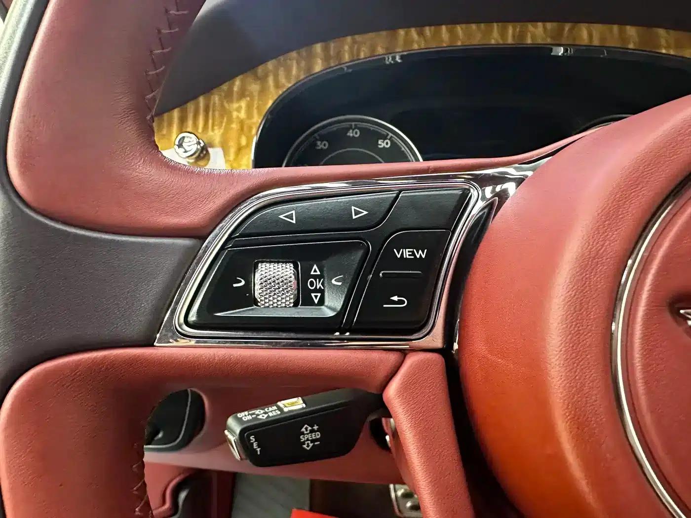 Bentayga 2017 6.0T Standard Edition — миниатюра 24