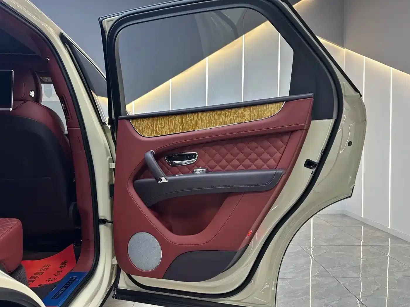 Bentayga 2017 6.0T Standard Edition — миниатюра 28