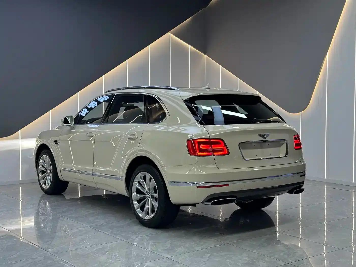 Bentayga 2017 6.0T Standard Edition — миниатюра 6
