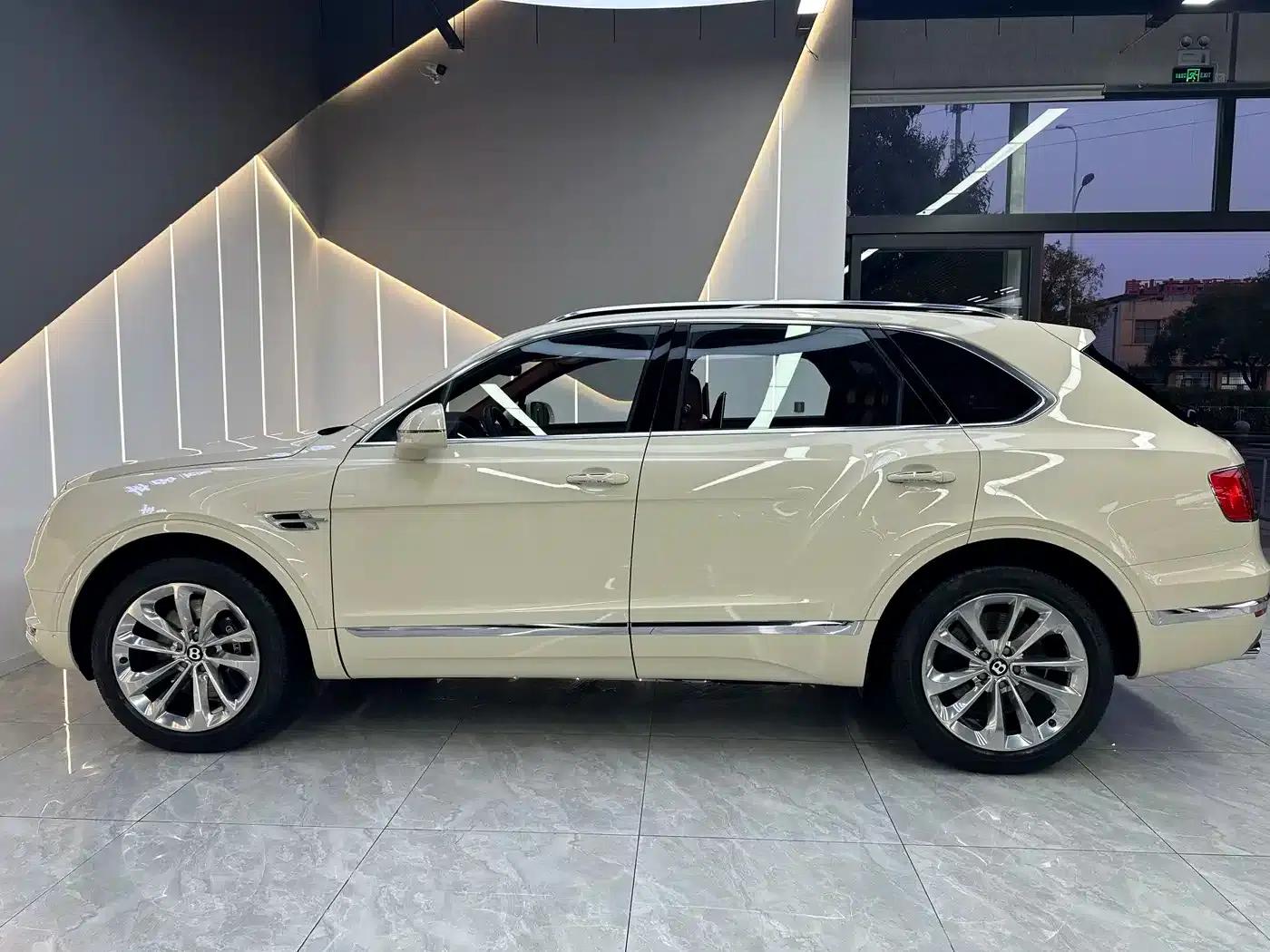 Bentayga 2017 6.0T Standard Edition — миниатюра 7