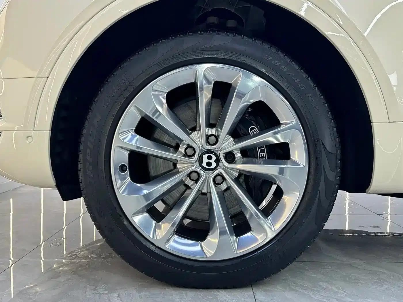 Bentayga 2017 6.0T Standard Edition — миниатюра 8