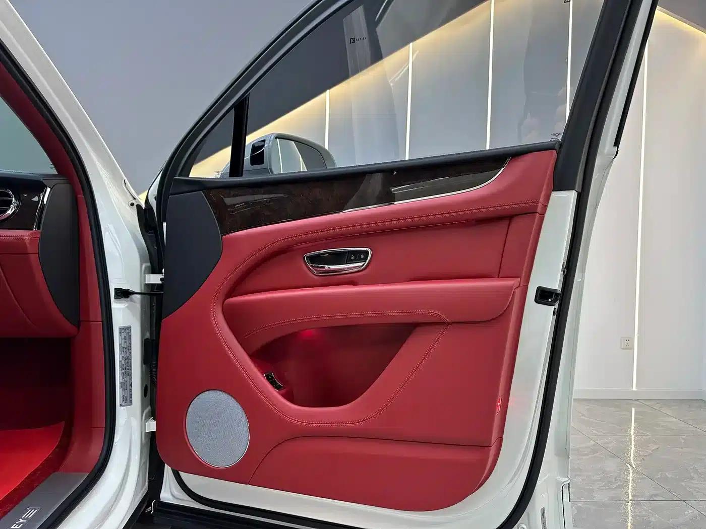 Bentayga 2021 4.0T V8 — миниатюра 23