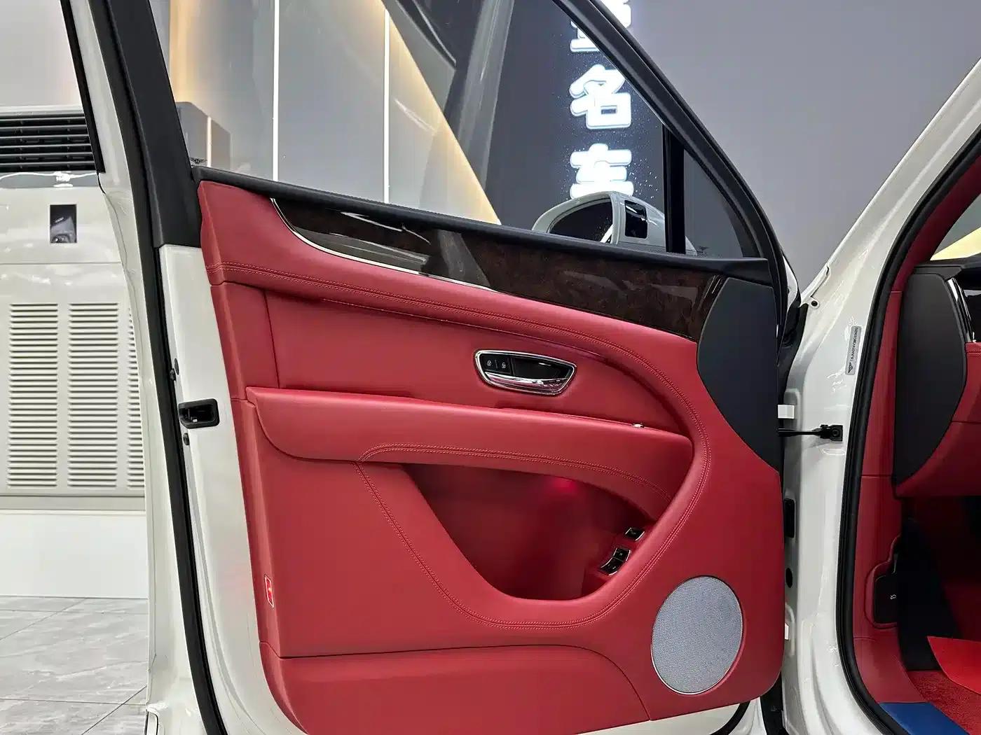 Bentayga 2021 4.0T V8 — миниатюра 10