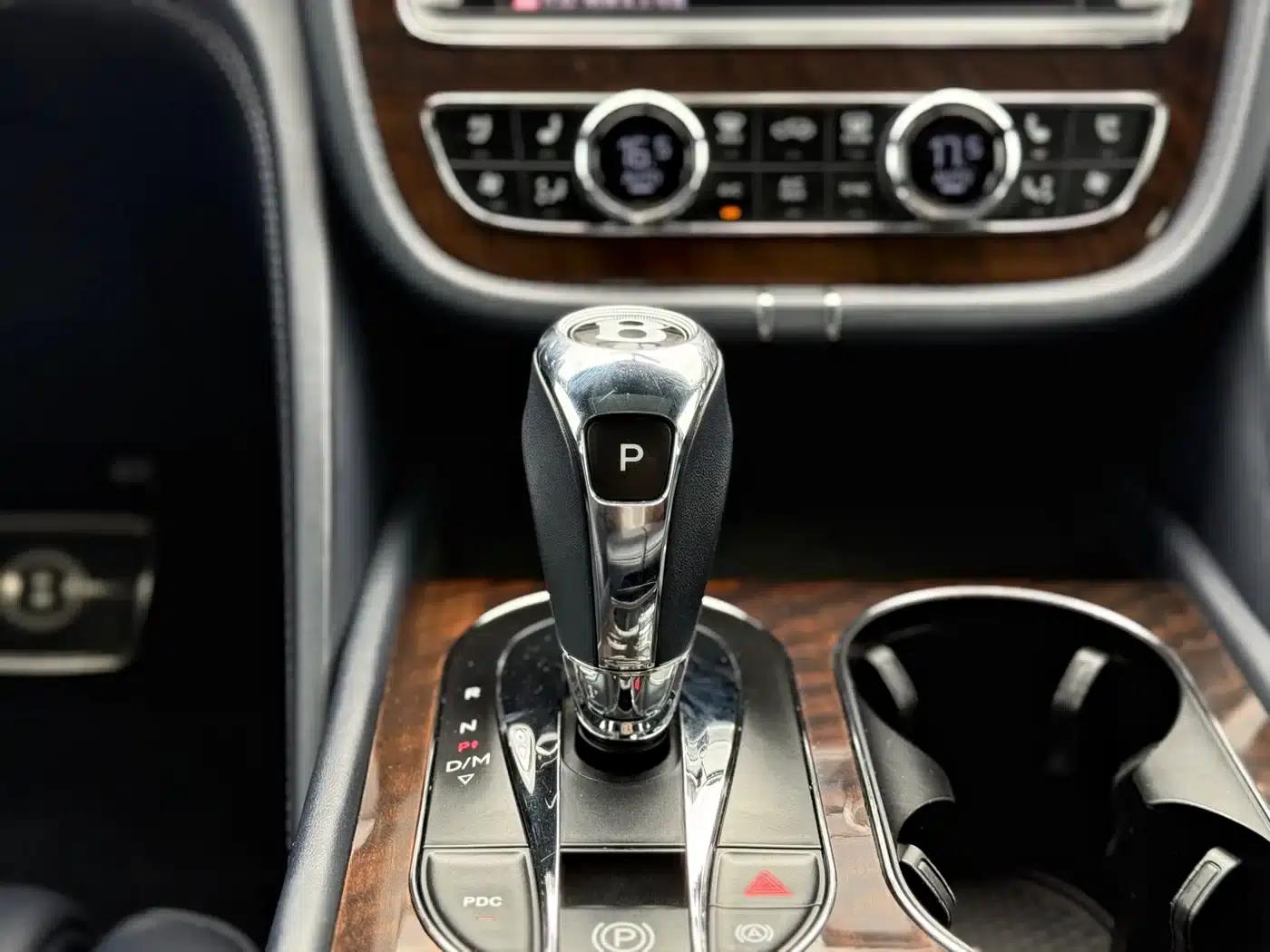 Bentayga 2016 6.0T Standard Edition — миниатюра 11