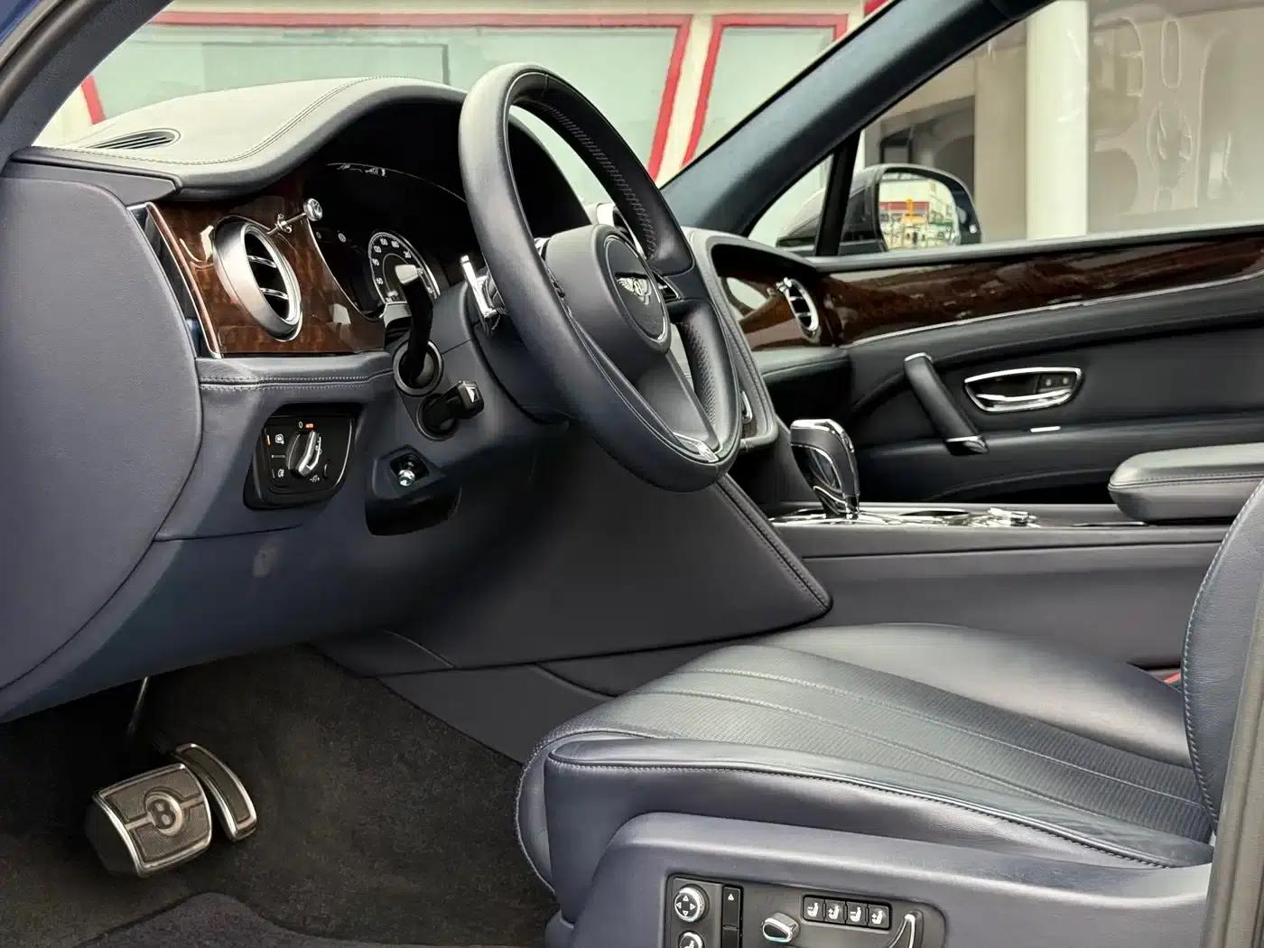 Bentayga 2016 6.0T Standard Edition — миниатюра 12