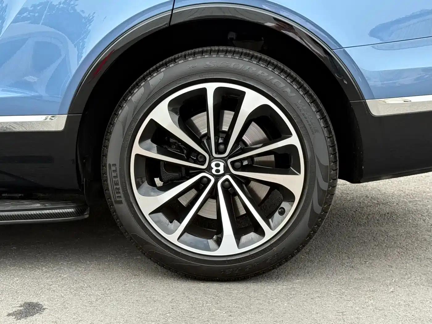 Bentayga 2016 6.0T Standard Edition — миниатюра 4