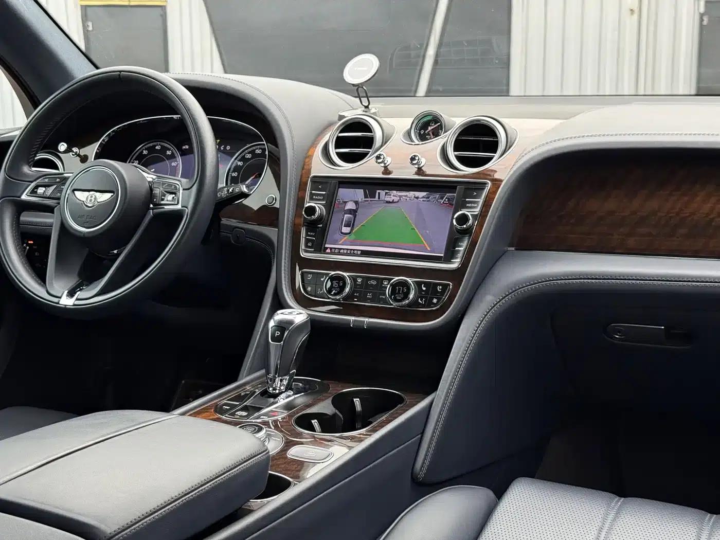 Bentayga 2016 6.0T Standard Edition — миниатюра 8