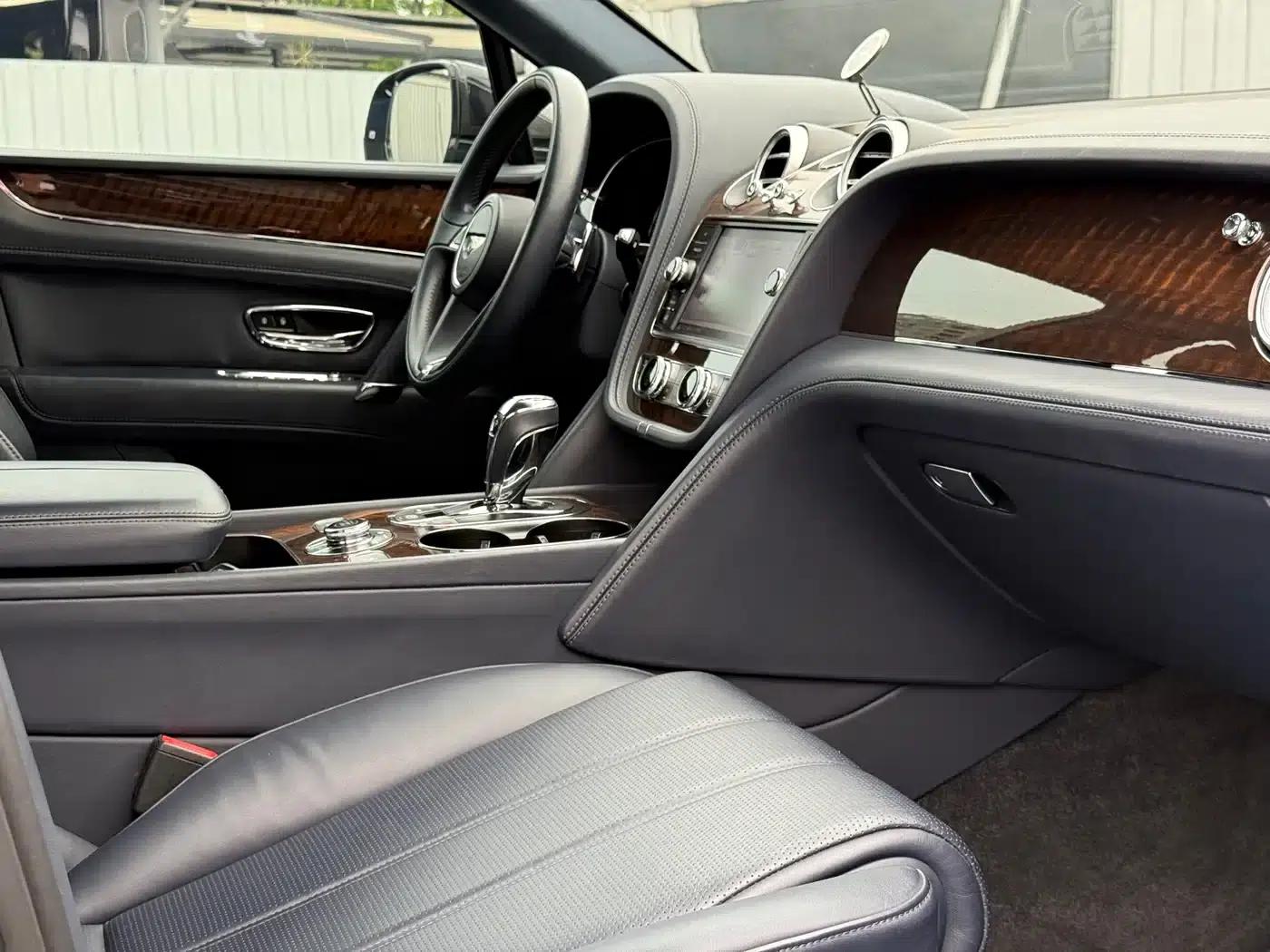 Bentayga 2016 6.0T Standard Edition — миниатюра 10