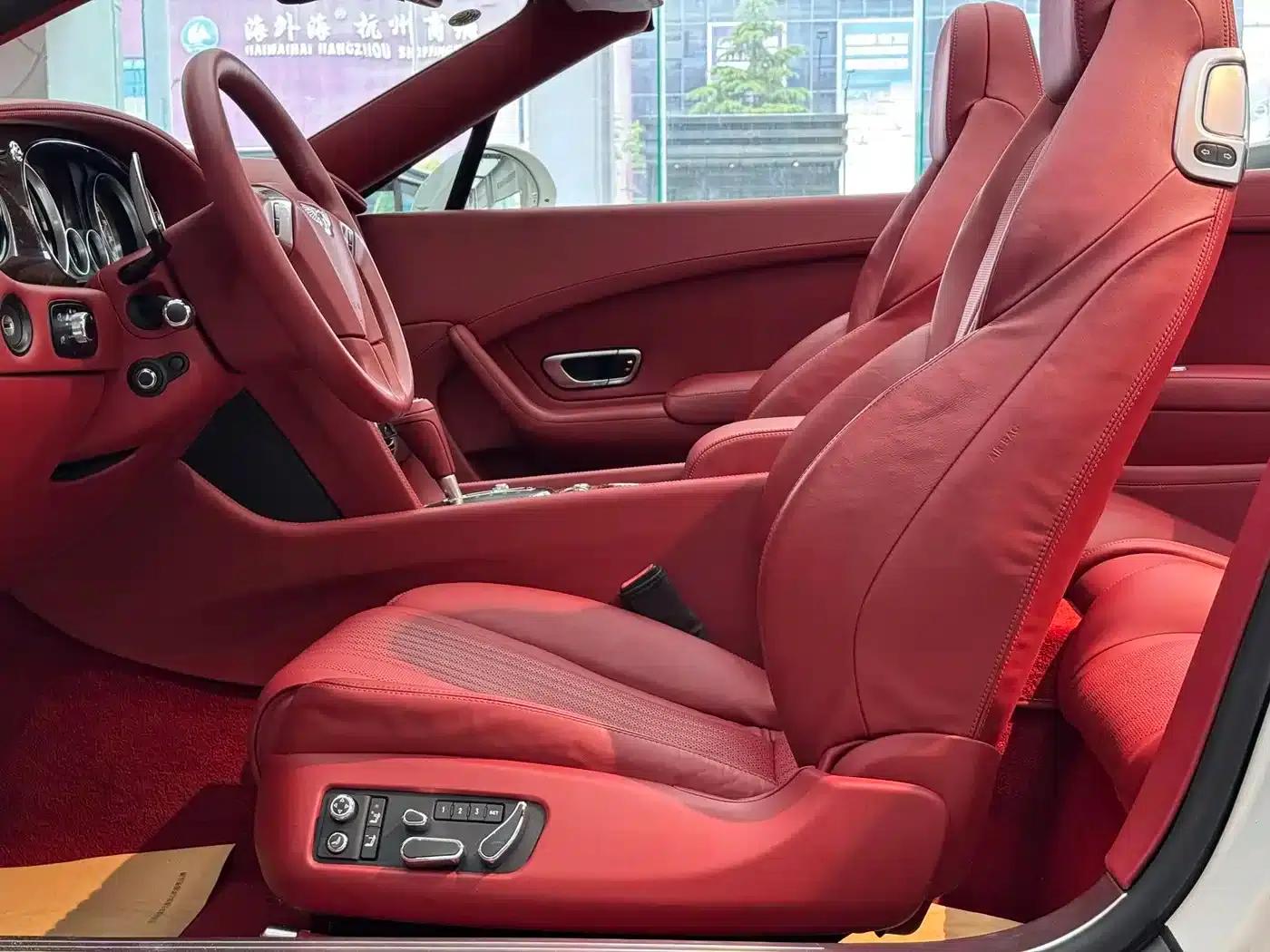 2017 Continental 4.0T GT V8 Convertible — миниатюра 13