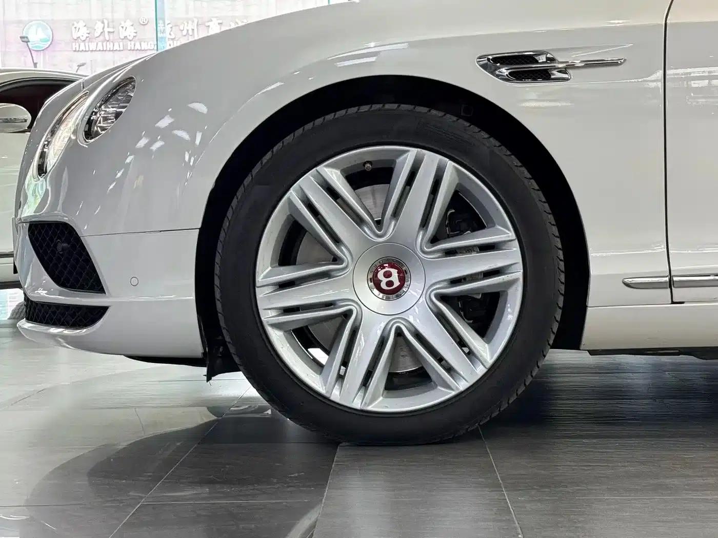 2017 Continental 4.0T GT V8 Convertible — миниатюра 14