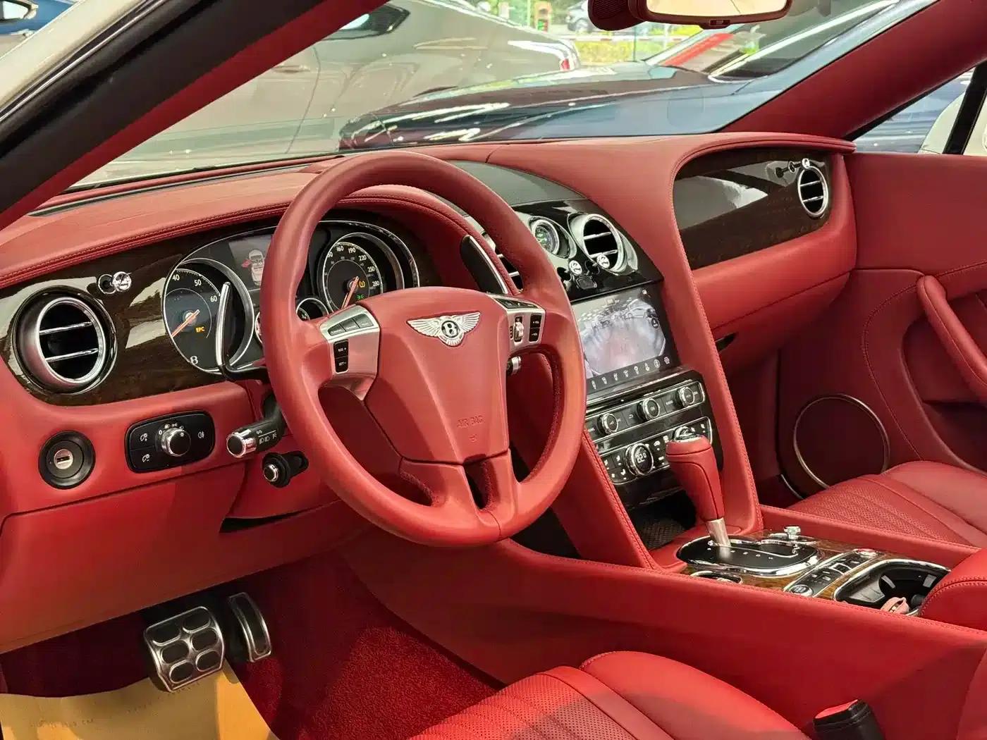 2017 Continental 4.0T GT V8 Convertible — миниатюра 7