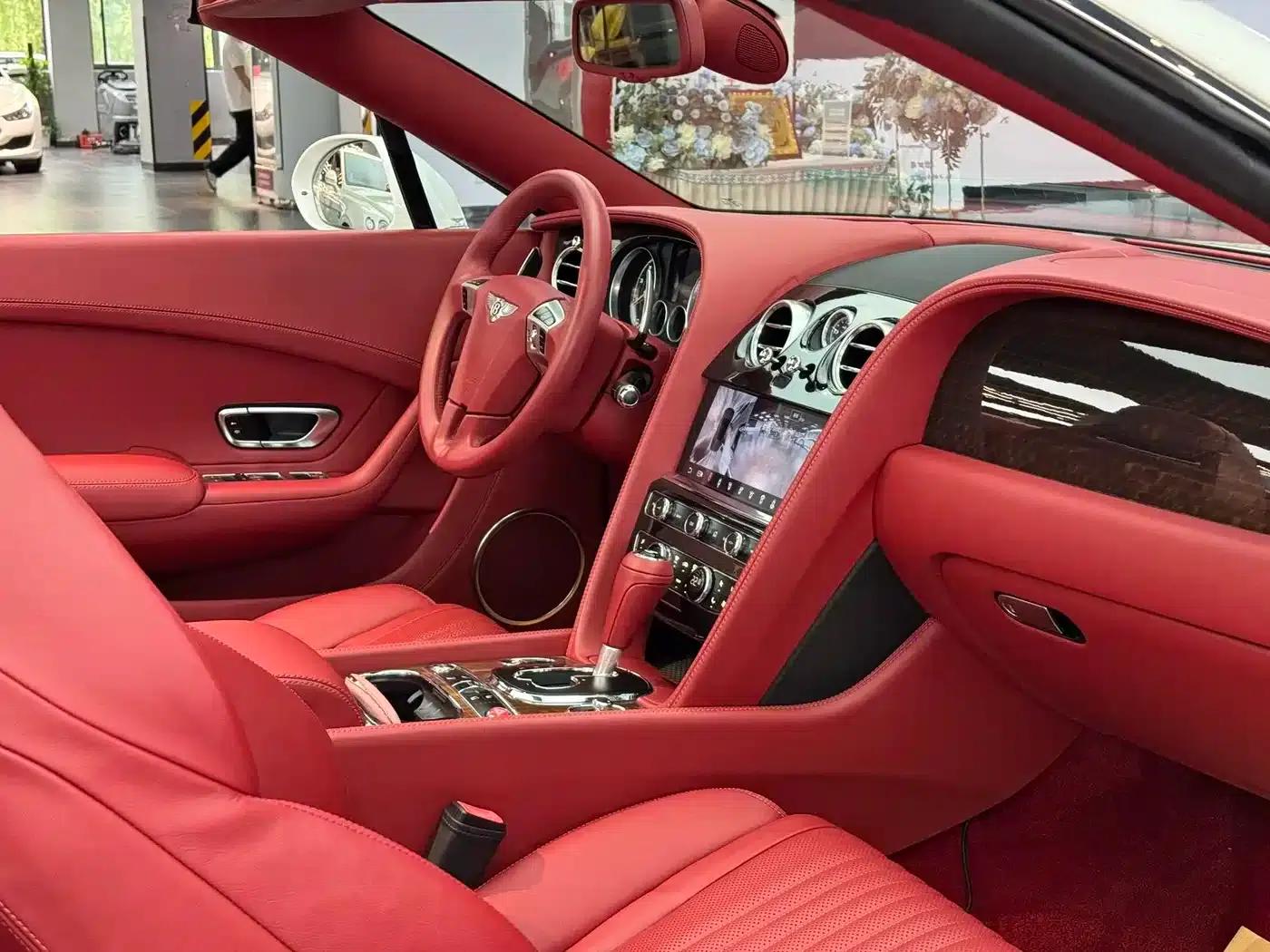 2017 Continental 4.0T GT V8 Convertible — миниатюра 8