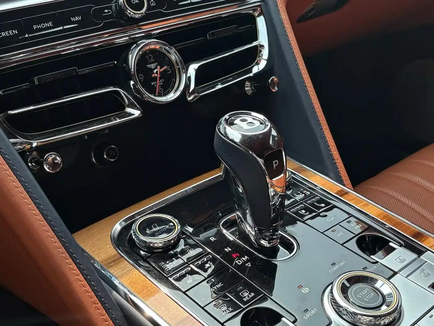 2024 Flying Spur Plug-in Hybrid 2.9T V6 Hybrid — миниатюра 13
