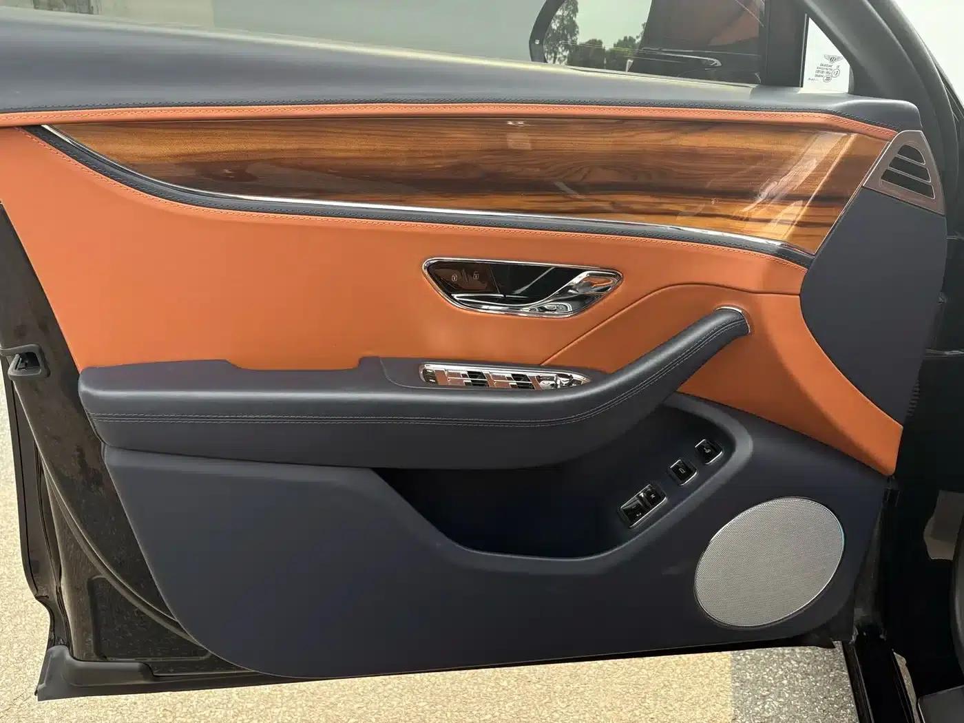 2024 Flying Spur Plug-in Hybrid 2.9T V6 Hybrid — миниатюра 15