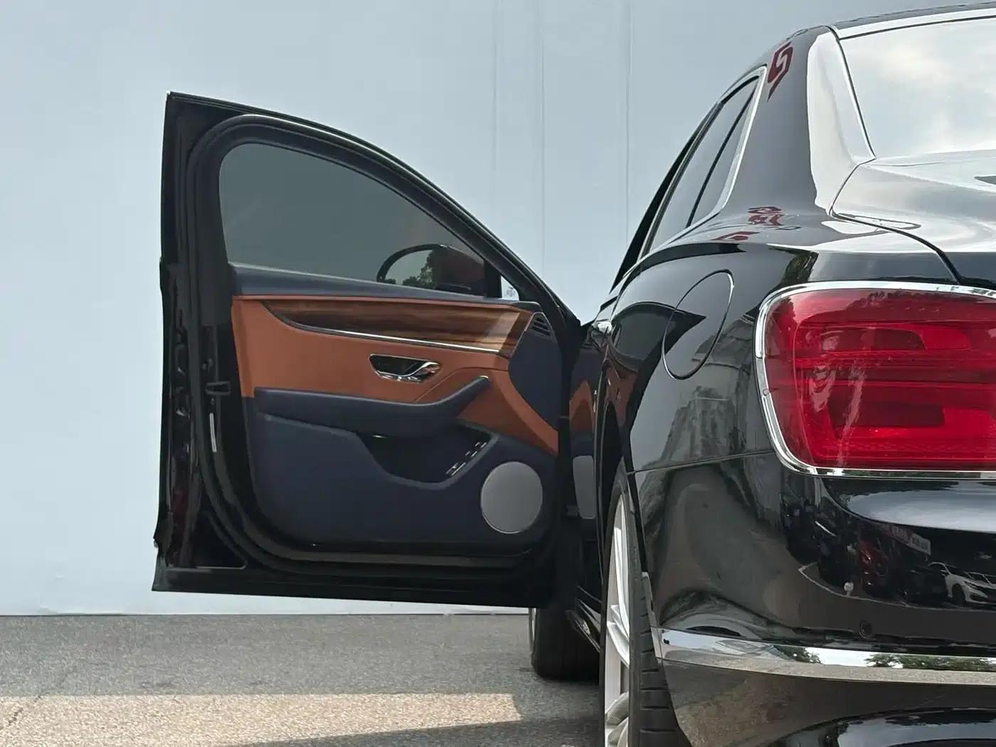 2024 Flying Spur Plug-in Hybrid 2.9T V6 Hybrid — миниатюра 16