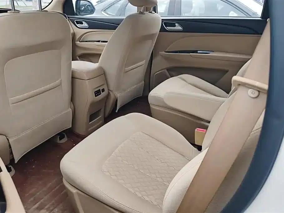 Baojun 730 2016 1.5L Manual Comfort 7-Seater National V Emission Standard — миниатюра 11