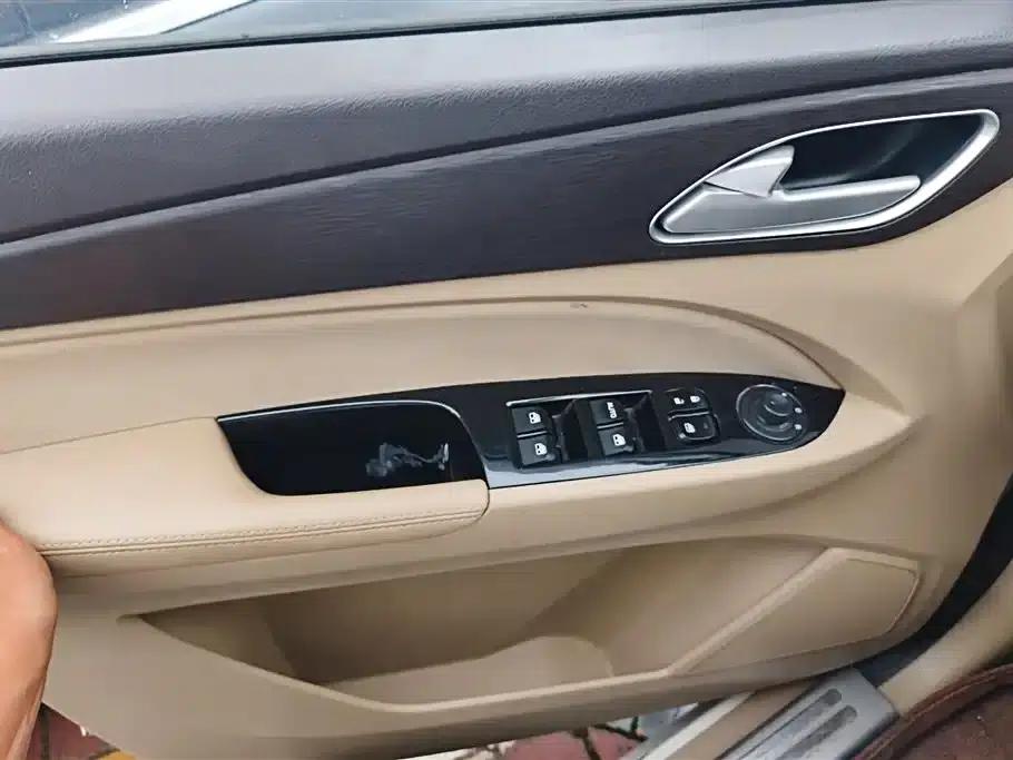 Baojun 730 2016 1.5L Manual Comfort 7-Seater National V Emission Standard — миниатюра 7