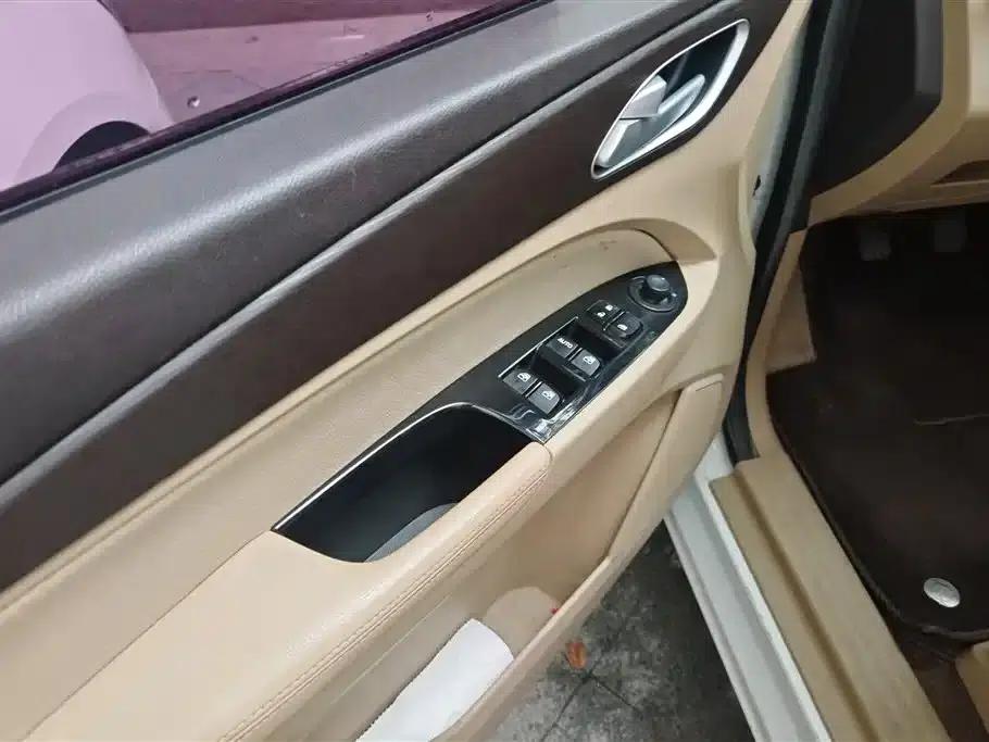 Baojun 730 2016 1.5L Manual Value Edition 7-Seater National V Emission Standard — миниатюра 7